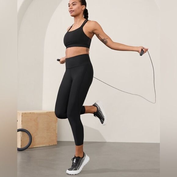 NWT Athleta Train Free Bra. A-C Black Medium - Picture 2 of 8